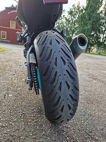 Yamaha MT-10 4 of 7