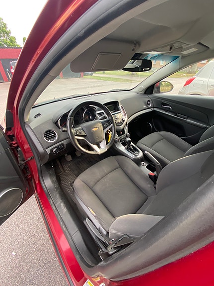 Chevrolet Cruze 3 of 5