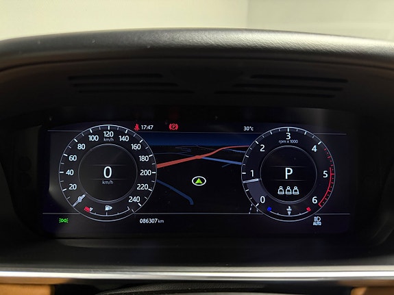 Land Rover Range Rover Sport 17 of 30