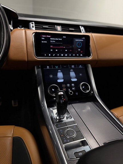 Land Rover Range Rover Sport 24 of 30