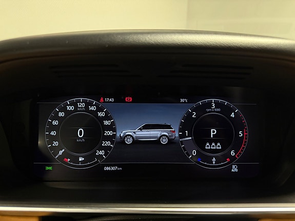 Land Rover Range Rover Sport 16 of 30