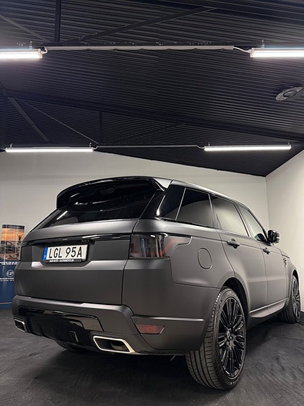 Land Rover Range Rover Sport 8 of 30