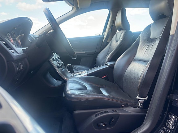 Volvo XC60 17 of 30