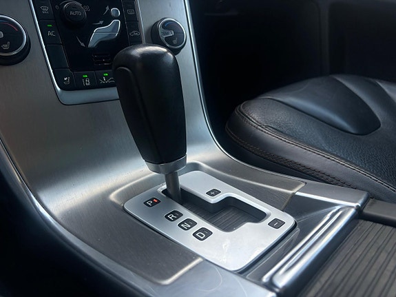 Volvo XC60 15 of 30