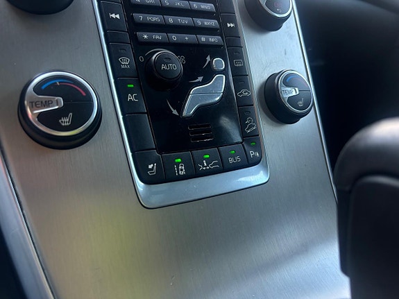 Volvo XC60 14 of 30