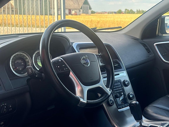 Volvo XC60 8 of 30