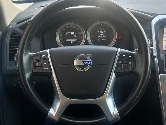 Volvo XC60 11 of 30