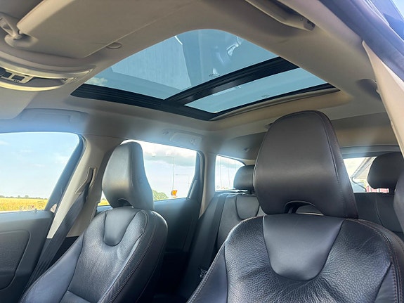 Volvo XC60 16 of 30