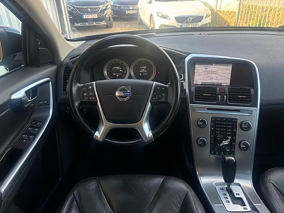 Volvo XC60 10 of 30