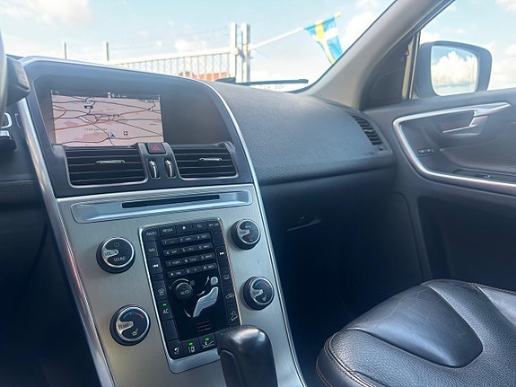 Volvo XC60 13 of 30