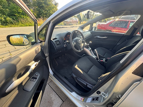 Toyota Auris 5 of 8