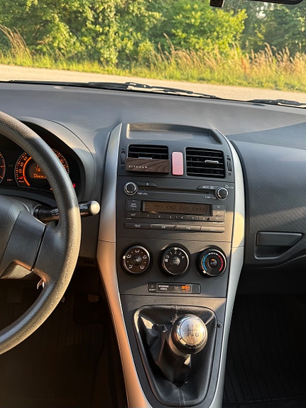 Toyota Auris 7 of 8