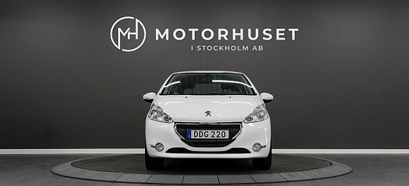 Peugeot 208 2 of 5