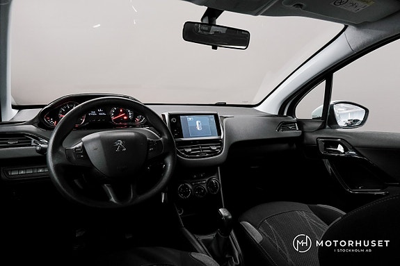 Peugeot 208 8 of 16