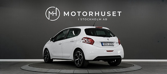 Peugeot 208 4 of 5