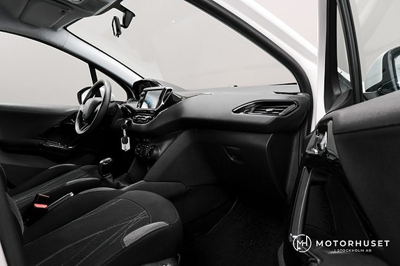 Peugeot 208 9 of 16