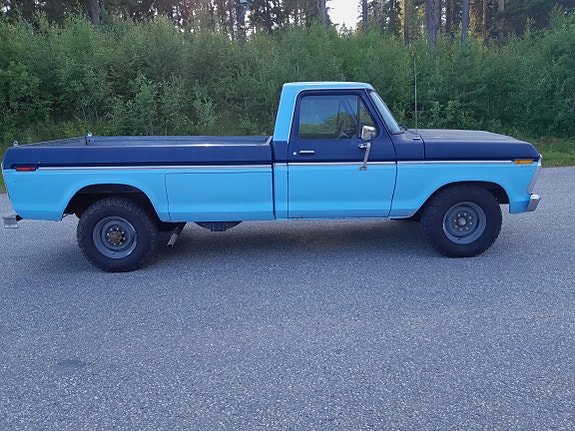 Ford F-350 3 of 5