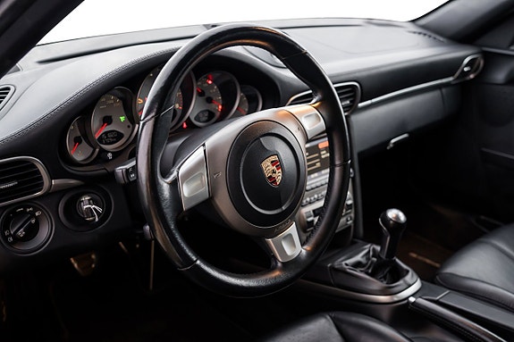 Porsche 911 16 of 30