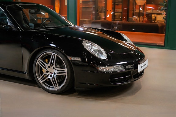 Porsche 911 4 of 5
