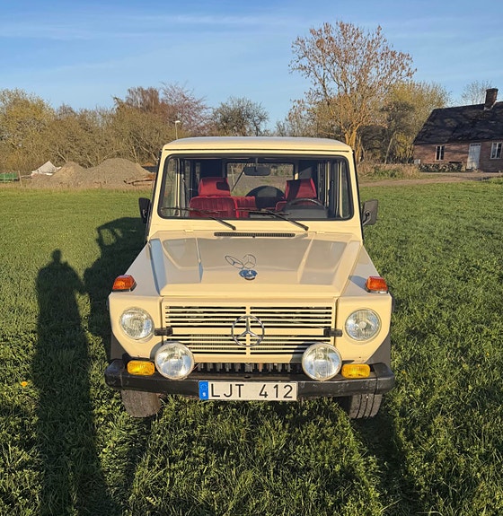 Mercedes-Benz 300 GD 2 of 5