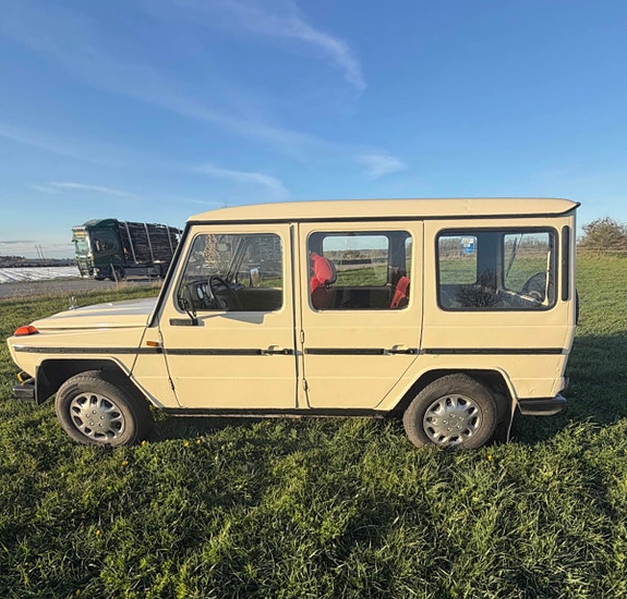 Mercedes-Benz 300 GD 4 of 5