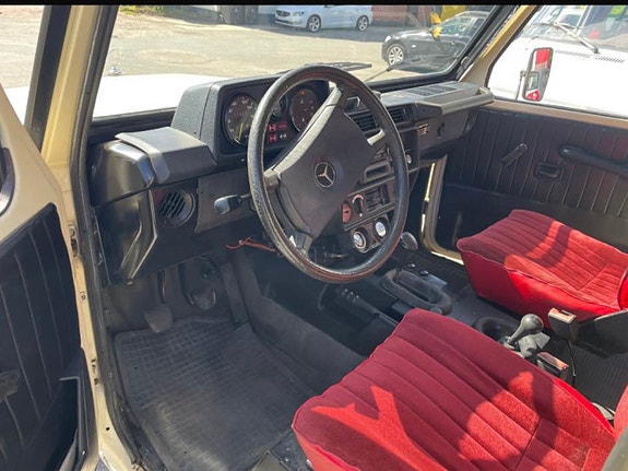 Mercedes-Benz 300 GD 7 of 9