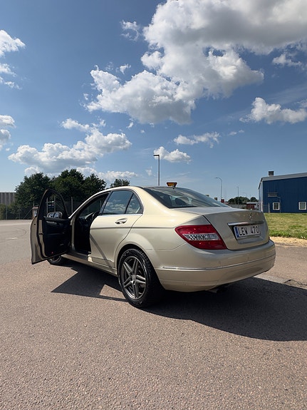 Mercedes-Benz C180 8 of 14