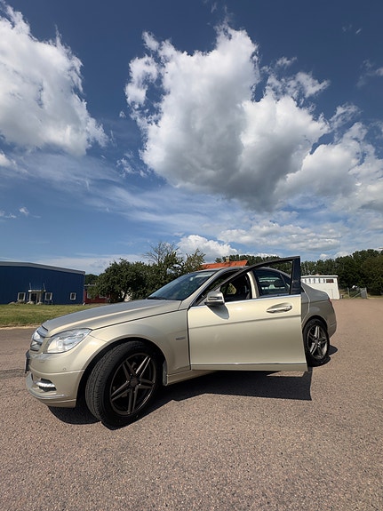 Mercedes-Benz C180 7 of 14