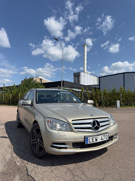 Mercedes-Benz C180 3 of 14