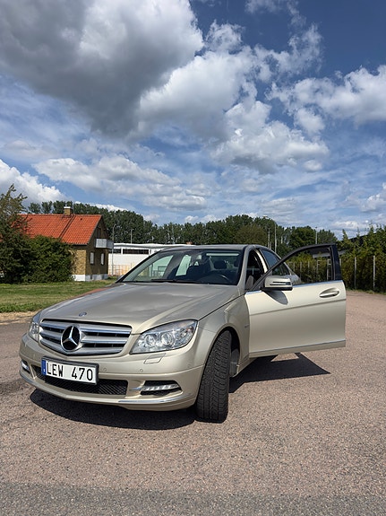 Mercedes-Benz C180 2 of 14