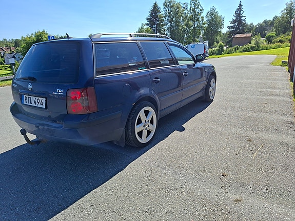 Volkswagen Passat 2 of 4