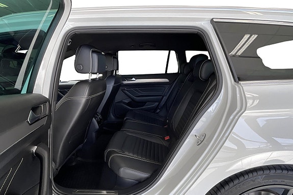 Volkswagen Passat 15 of 30