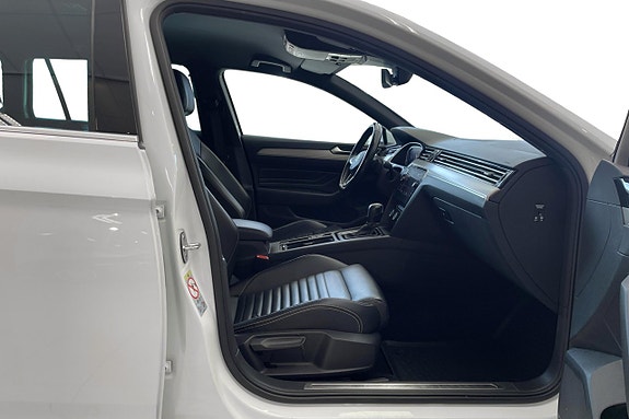 Volkswagen Passat 16 of 30