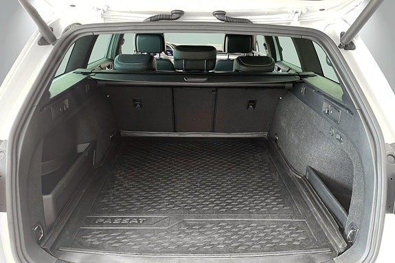 Volkswagen Passat 18 of 30