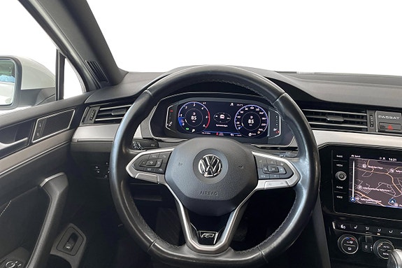 Volkswagen Passat 13 of 30