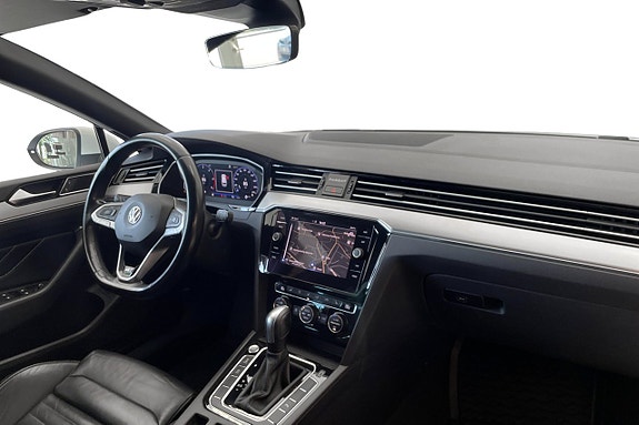 Volkswagen Passat 17 of 30