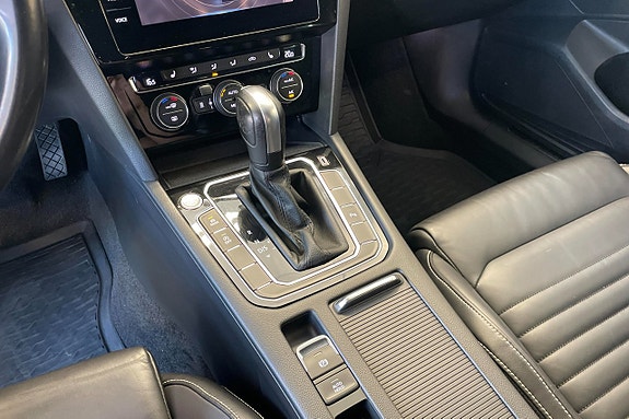 Volkswagen Passat 26 of 30