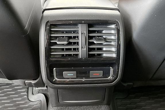 Volkswagen Passat 28 of 30