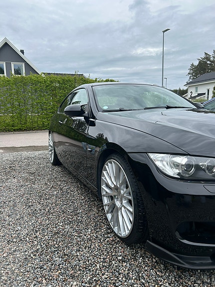 BMW 325i 2 of 5