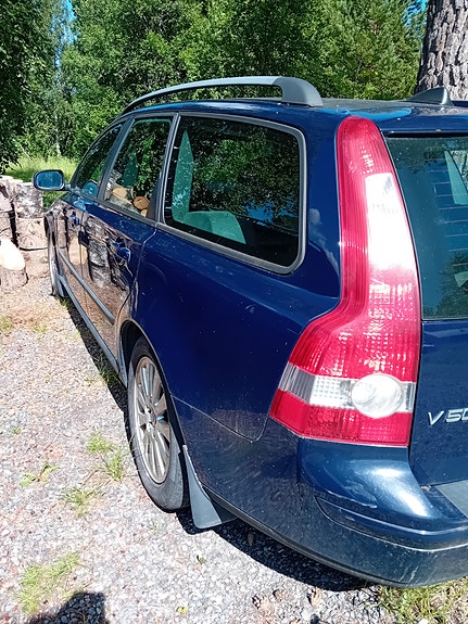 Volvo V50 2 of 5