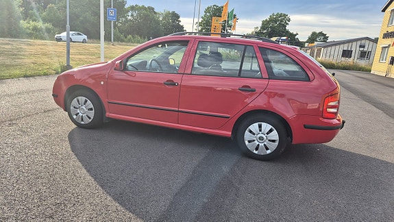 Skoda Fabia 2 of 5