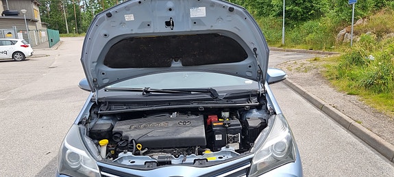Toyota Yaris 8 of 30