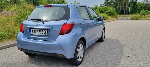Toyota Yaris 4 of 30