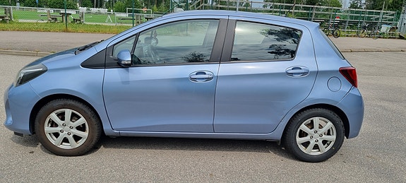 Toyota Yaris 7 of 30
