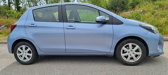 Toyota Yaris 23 of 30