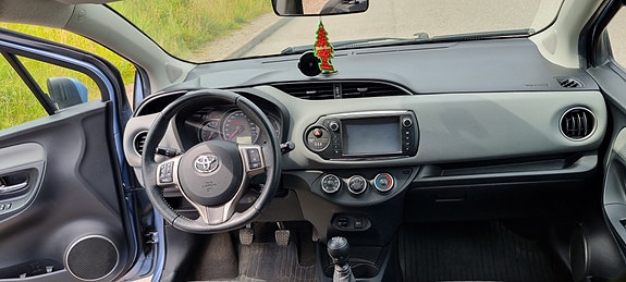 Toyota Yaris 9 of 30