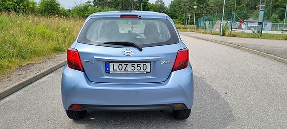Toyota Yaris 2 of 30