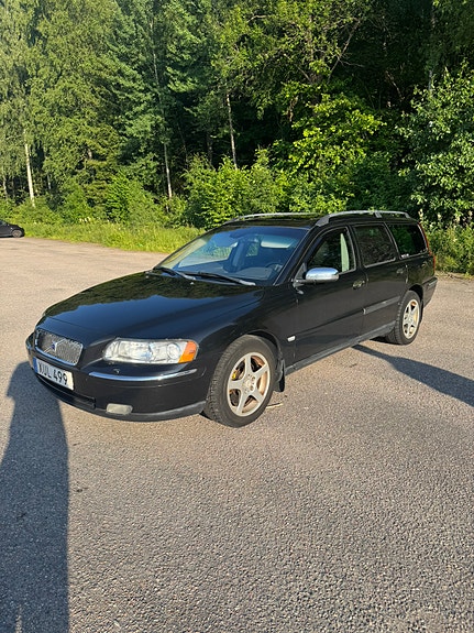 Volvo V70 2 of 5
