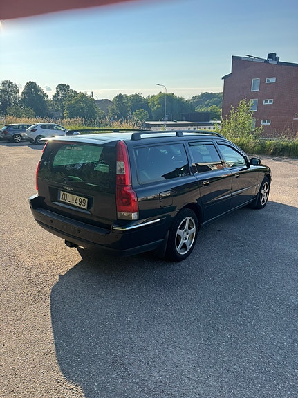 Volvo V70 3 of 5