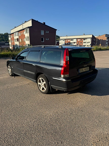 Volvo V70 4 of 5